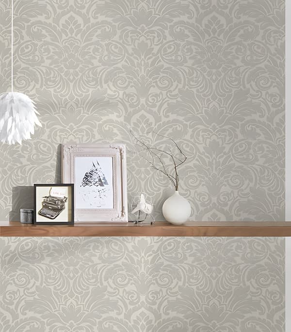Non woven-tapet ornament Profhome 305451-GU lätt texturerad matt färg silver grädde 5,23 m2