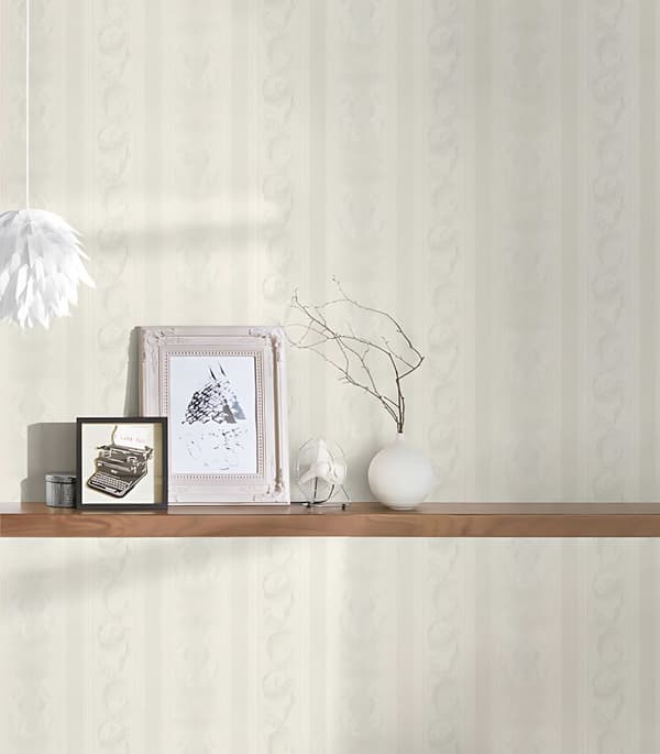 Non woven-tapet ränder Profhome 335471-GU lätt texturerad matt färg grädde grå silver 5,33 m2