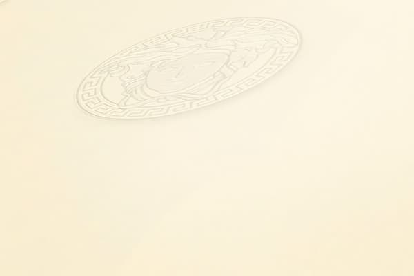Non woven-tapet ornament Profhome 348621-GU lätt texturerad glansigt mönster matt bakgrund färg vit grå 7,04 m2