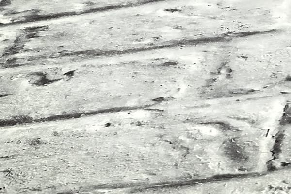 Non woven-tapet sten utseende Profhome 369122-GU lätt texturerad matt färg grå vit 5,33 m2