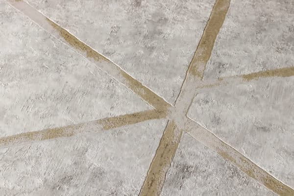 Non woven-tapet geometrisk Profhome 369283-GU lätt texturerad glansigt mönster matt bakgrund färg guld beige grå 5,33 m2