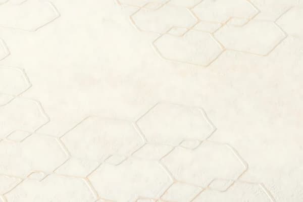 Non woven-tapet begagnad utseende Profhome 374241-GU lätt texturerad glansigt mönster matt bakgrund färg grädde grå vit 5,33 m2