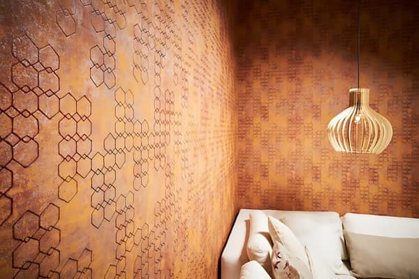 Non woven-tapet begagnad utseende Profhome 374243-GU lätt texturerad glansigt mönster matt bakgrund färg orange guld brun 5,33 m2