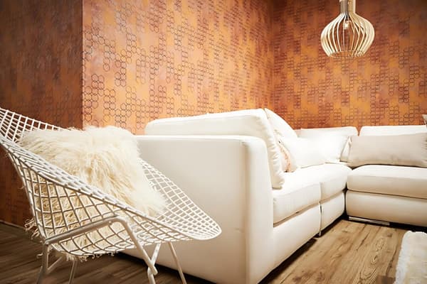 Non woven-tapet begagnad utseende Profhome 374243-GU lätt texturerad glansigt mönster matt bakgrund färg orange guld brun 5,33 m2