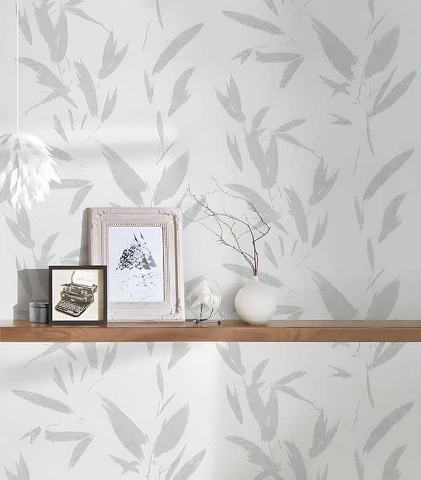 Non woven-tapet blomster Profhome 375494-GU lätt texturerad glansigt mönster matt bakgrund färg grädde grå 5,33 m2