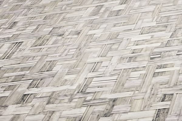 Non woven-tapet trä utseende Profhome 377066-GU slät matt färg grå vit 5,33 m2