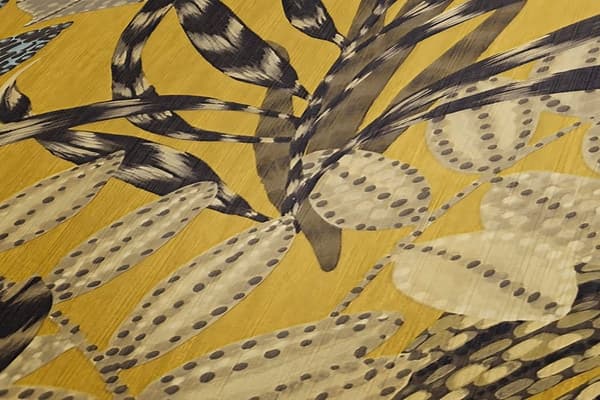 Non woven-tapet blomster Profhome 378601-GU lätt texturerad matt färg gul brun blå beige 5,33 m2