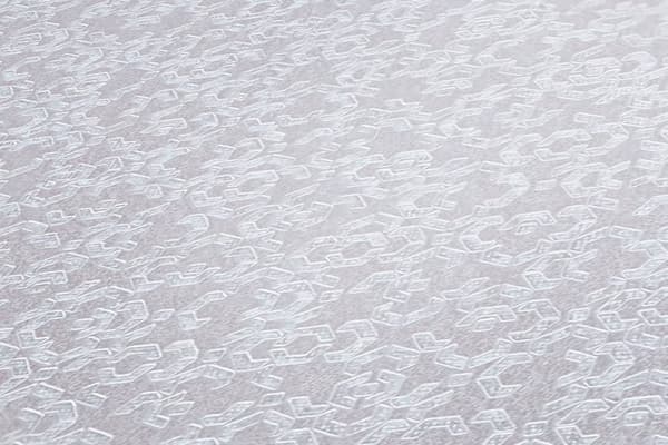 Non woven-tapet geometrisk Profhome 378662-GU lätt texturerad metalliska höjdpunkter färg vit silver 5,33 m2