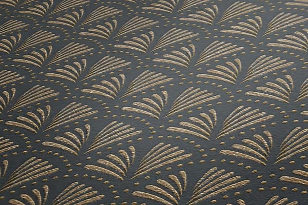 Non woven-tapet ornament Profhome 379573-GU lätt texturerad glansigt mönster matt bakgrund färg grå guld svart 5,33 m2
