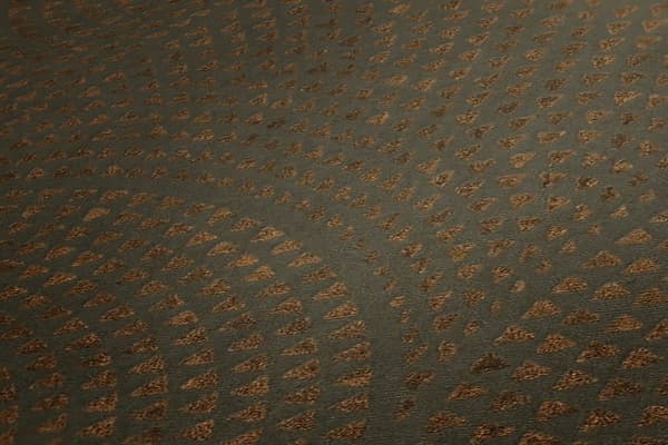 Non woven-tapet geometrisk Profhome 380273-GU lätt texturerad metallisk effekt färg brun brons pärla guld 5,33 m2