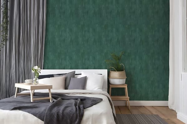 Non woven-tapet uni kulör Profhome 380444-GU lätt texturerad metallisk effekt färg grön 5,33 m2