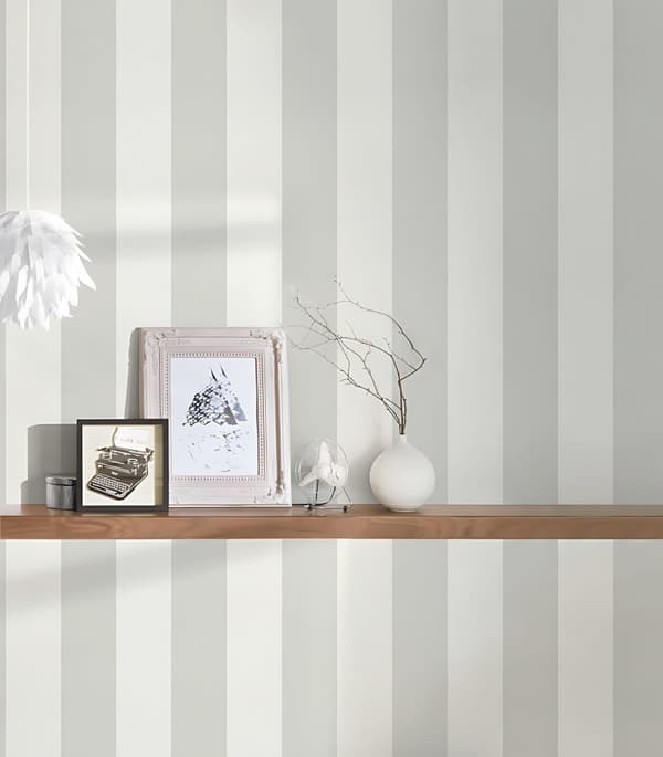 Non woven-tapet traditionell Profhome 381012-GU lätt texturerad matt färg grå vit 5,33 m2