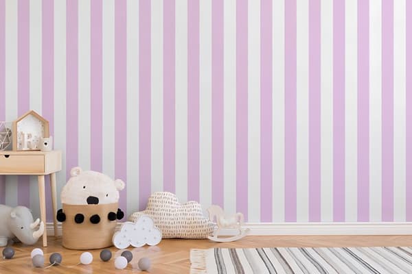 Non woven-tapet ränder Profhome 381481-GU lätt texturerad matt färg rosa vit 5,33 m2