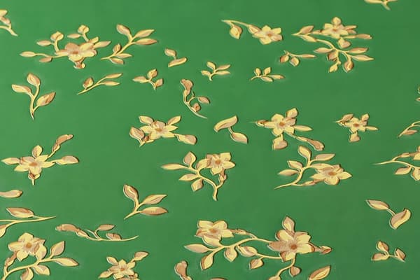 Non woven-tapet blomster Profhome 935856-GU lätt texturerad glansigt färg grön guld gul 7,04 m2