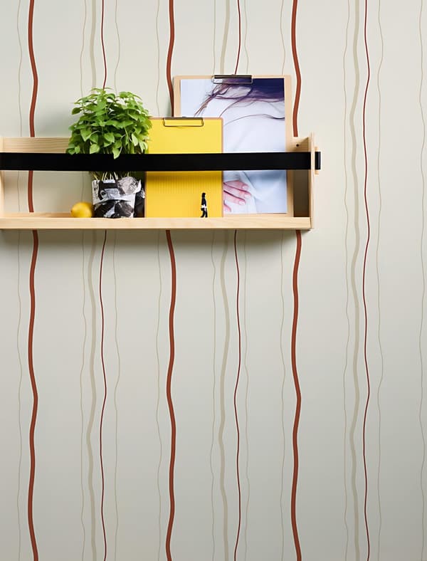 Non woven-tapet vågiga linjer Profhome 958731-GU texturerad matt färg grädde röd beige 5,33 m2