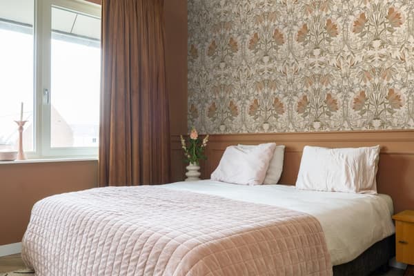 ESTAhome tapet blommor art nouveau stil ljusbeige och antikrosa 0.53 x 10.05 m