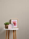 Miniatyrbild 5 av 8: Non woven-tapet tyg utseende Profhome 387445-GU lätt texturerad matt färg grädde beige 5,33 m2