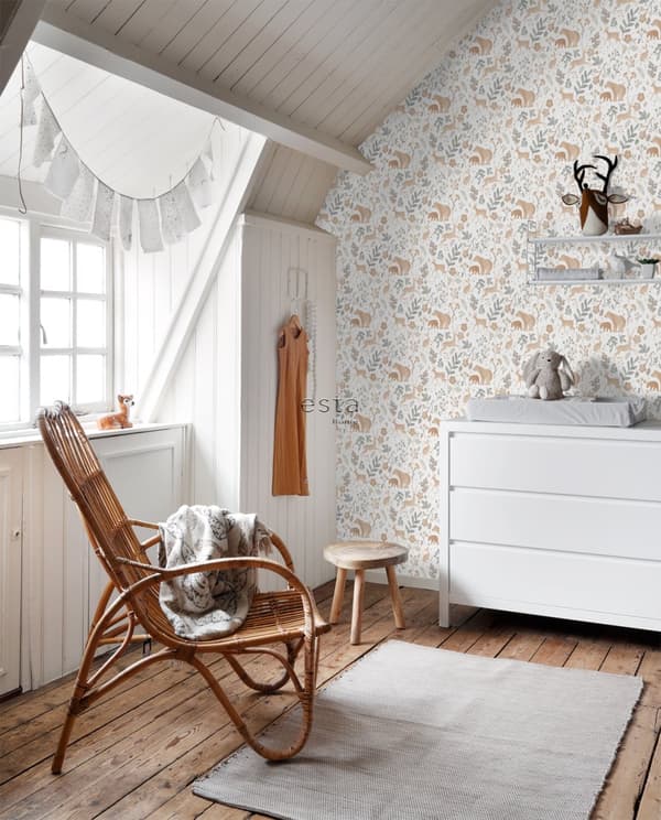 ESTAhome tapet skov med skovdyr gråligtgrønt, beige og hvidt 0.53 x 10.05 m