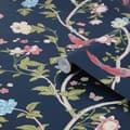 Miniatyrbillede 2 af 5: Laura Ashley - Non-woven tapet - Summer Palace Midnight Blue - Blå 10mx52cm