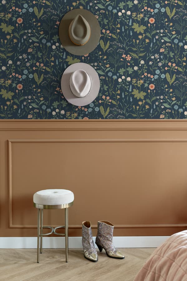 ESTAhome tapet vilda blommor mörkblått, grönt och rosa 0.53 x 10.05 m