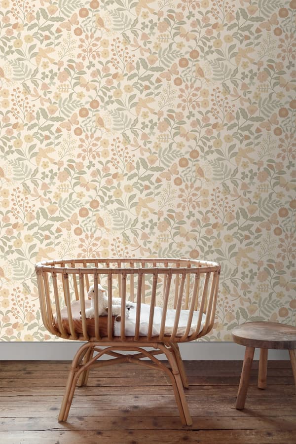 ESTAhome tapet blommor och fåglar beige, grönt och milt rosa 0.53 x 10.05 m