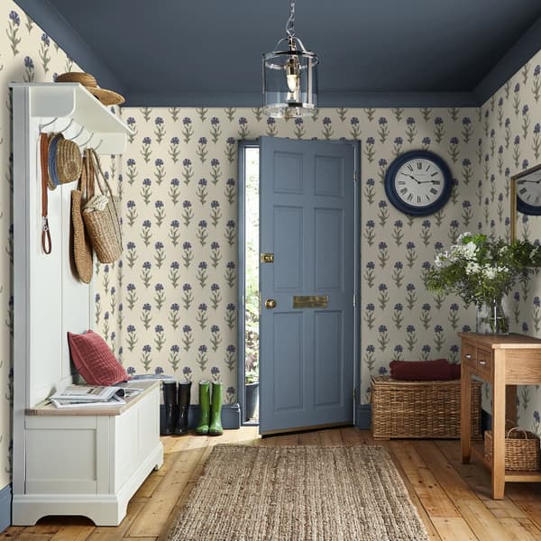 Laura Ashley - Non-woven Tapet Maskros Dusky Seaspray Blue