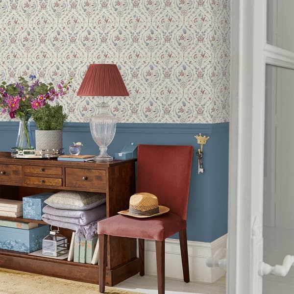 Laura Ashley - Non-woven tapet Foscot Damask Crimson Red