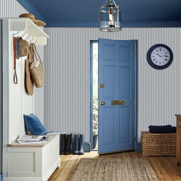 Laura Ashley - Non-woven tapet Farnworth Stripe Smoke Blue