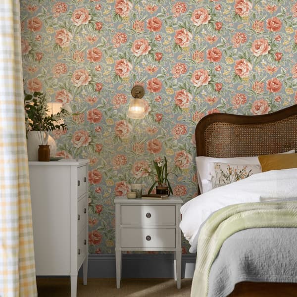 Laura Ashley - Non-woven tapet Wild Roses Oker Yellow