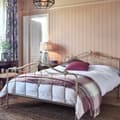 Miniatyrbillede 3 af 3: Laura Ashley - Ikke-vævet tapet Chalford Træpaneler Gips Pink