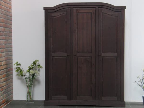 Rico klædeskab 3-dørs bredde 152 cm, højde 193 cm kolonial bejdse/voks.