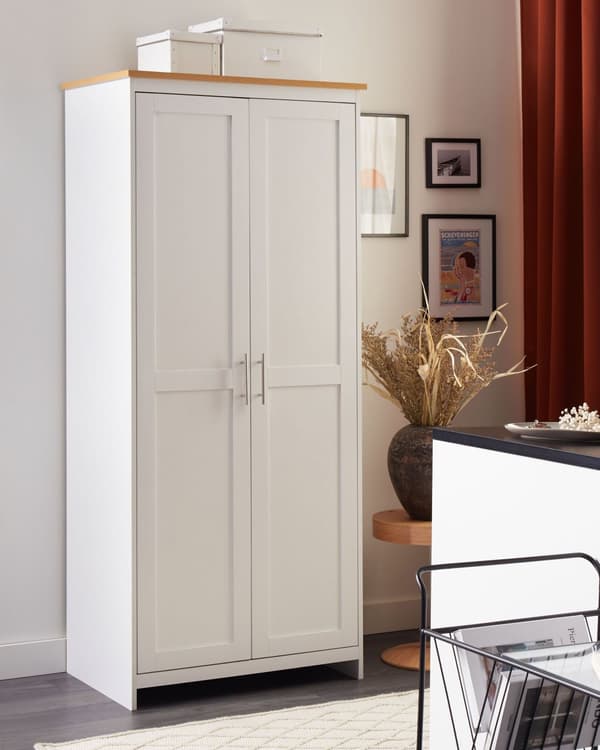 Garderobe Hvid og lyst træ spånplade 79 x 52 x 180 cm Skandinaviske hængslede døre Hylder Tøjskinne Soveværelsesopbevaring