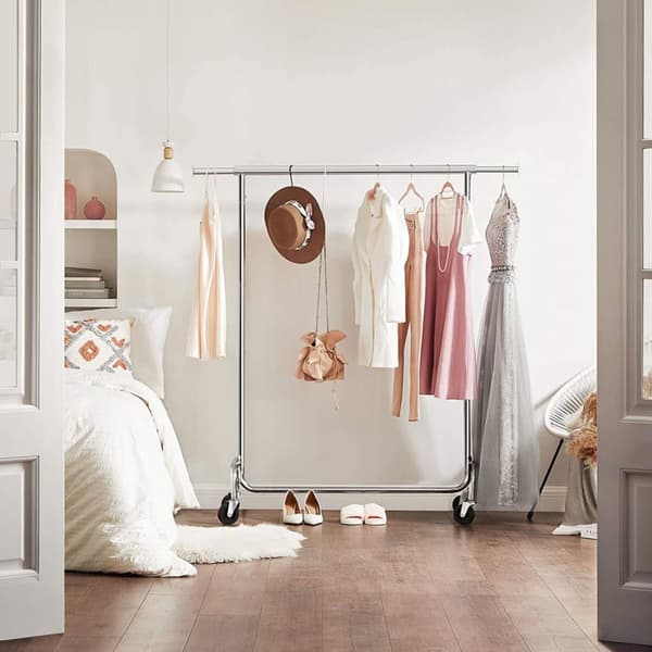 Klädställ med utdragbar stång 110-150 cm på hjul