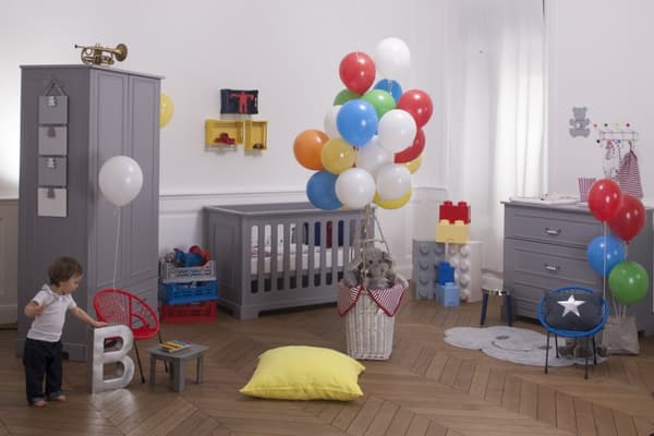 Garderob 2 Dörrar Ines 180x102 cm – Vit/Grå – Barnvänlig med Blum Stängningssystem och Justerbara