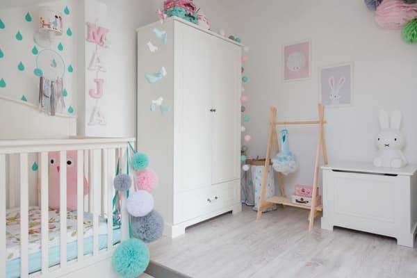 Garderob 2 Dörrar Ines 180x102 cm – Vit/Grå – Barnvänlig med Blum Stängningssystem och Justerbara