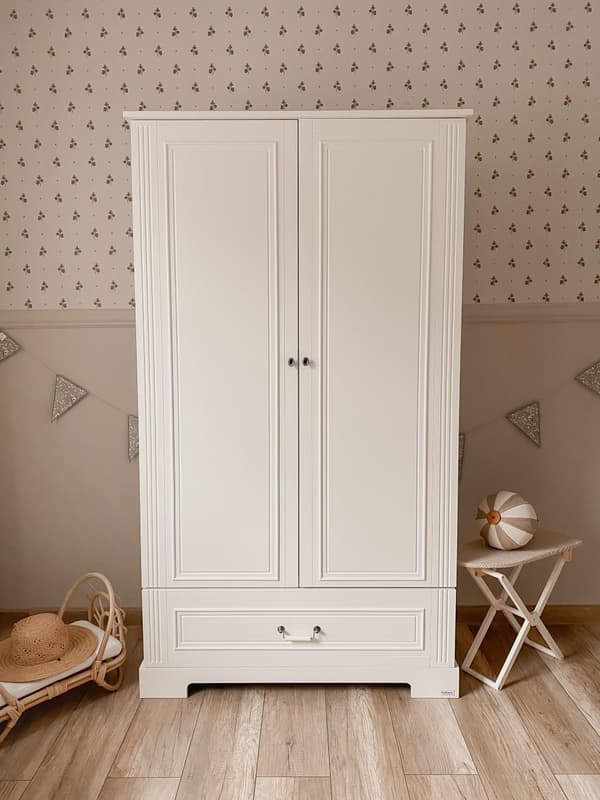 Garderob 2 Dörrar Ines 180x102 cm – Vit/Grå – Barnvänlig med Blum Stängningssystem och Justerbara