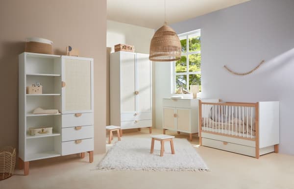 Vit garderob med rotting och bokträ – barnvänlig design med justerbara hyllor och lådor, Ratata 2-dörrsgarderob
