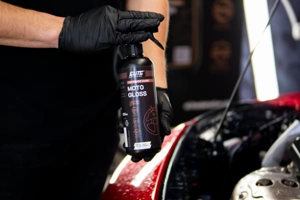 ProElite Moto Gloss 0,5L Glansmedel för motorrummet