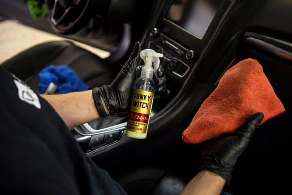 FUNKY WITCH Gentleman Matt Dressing 1000ML mattapintainen käsittely muoviosille