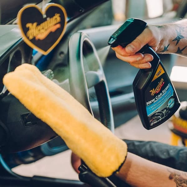 Meguiars New Car Scent Protectant 473ml Skyddande medel för plastvård