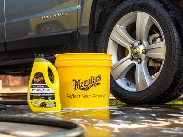 Meguiars Ultimate Wash & Wax 1,42l Autoshampoo vahalla