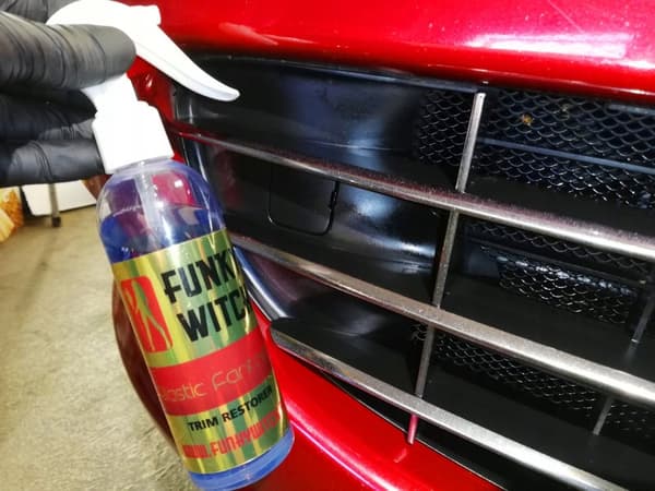FUNKY WITCH Plastic Fantastic Trim Restorer 215ML muovien käsittelyaine