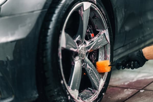 ADBL Wheel Dagger - borste för rengöring av smala fälgar