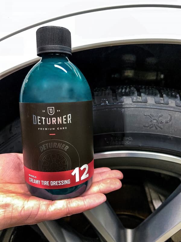 Deturner 12 Kermainen Renkaiden Kiillotusaine 500 ml renkaidenhoitoaine ja tiivistysaine autoon