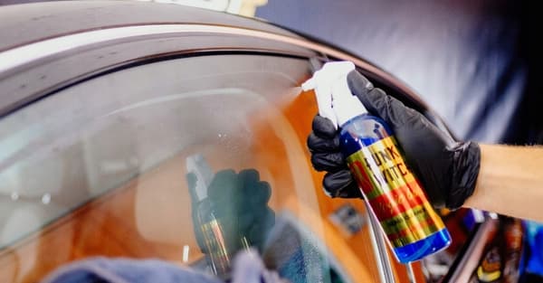 FUNKY WITCH Taikapallo Lasinpuhdistusaine 0,5l AUTON IKKUNOIDEN PUHDISTUSAINE Kosmetiikkaa autolle