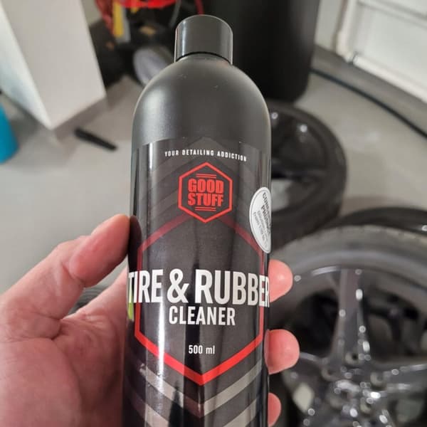 Good Stuff Tire & Rubber Cleaner + HARJA auton vanteiden puhdistusaine