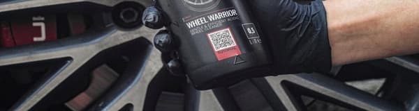 ADBL Wheel Warrior 0,5L surt rengöringsmedel för att tvätta och rengöra bilfälgar kraftfullt