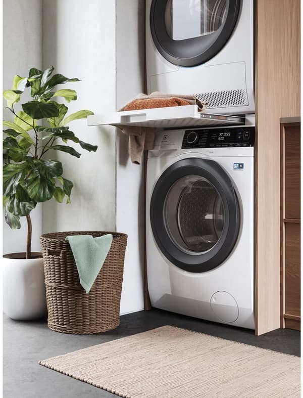 Pesukoneen ja kuivausrummun liitäntä ELECTROLUX E1WYHSK2