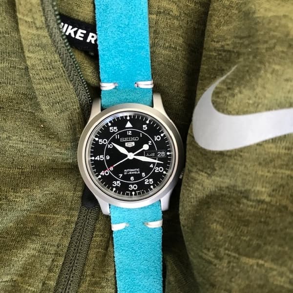 Klockarmband av turkos mocka / läder