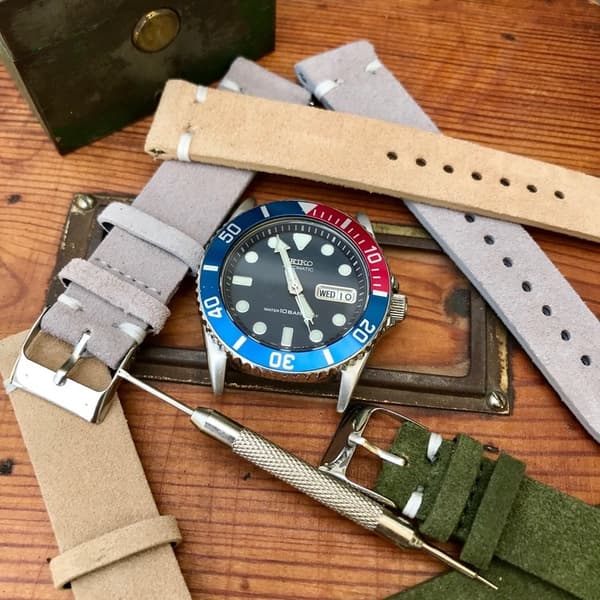 Klockarmband av khaki mocka / läder